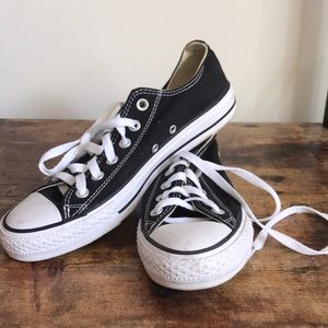 Black converse all star low tops